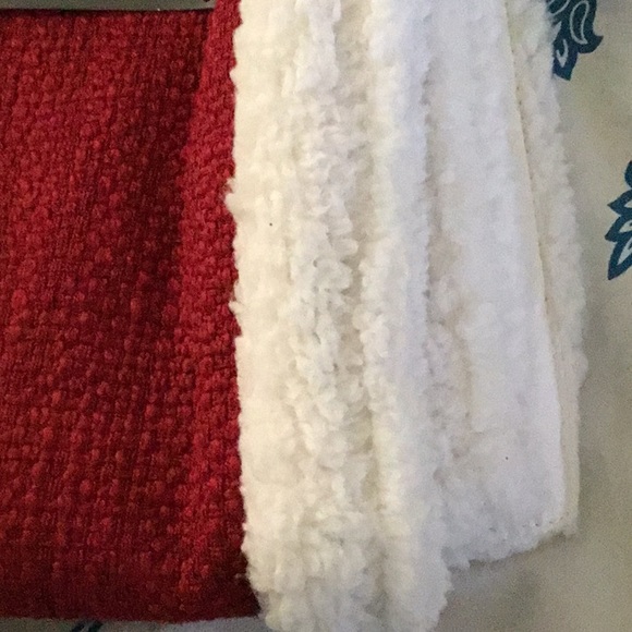 Holiday table runner NWT